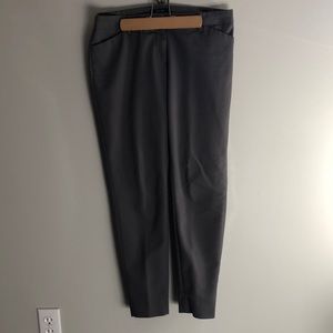 RW&Co Gray Ankle length pants. Size 6.
